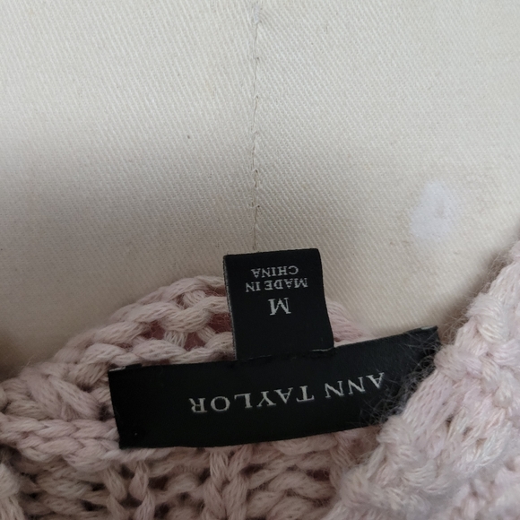 Ann Taylor pink chunky knit sweater size medium - Picture 6 of 9